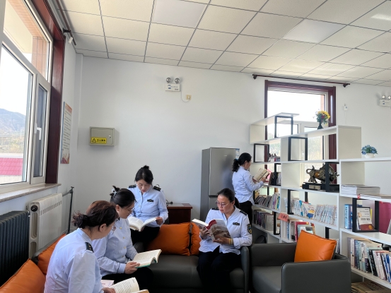 书香溢站，悦读致远.1jpg